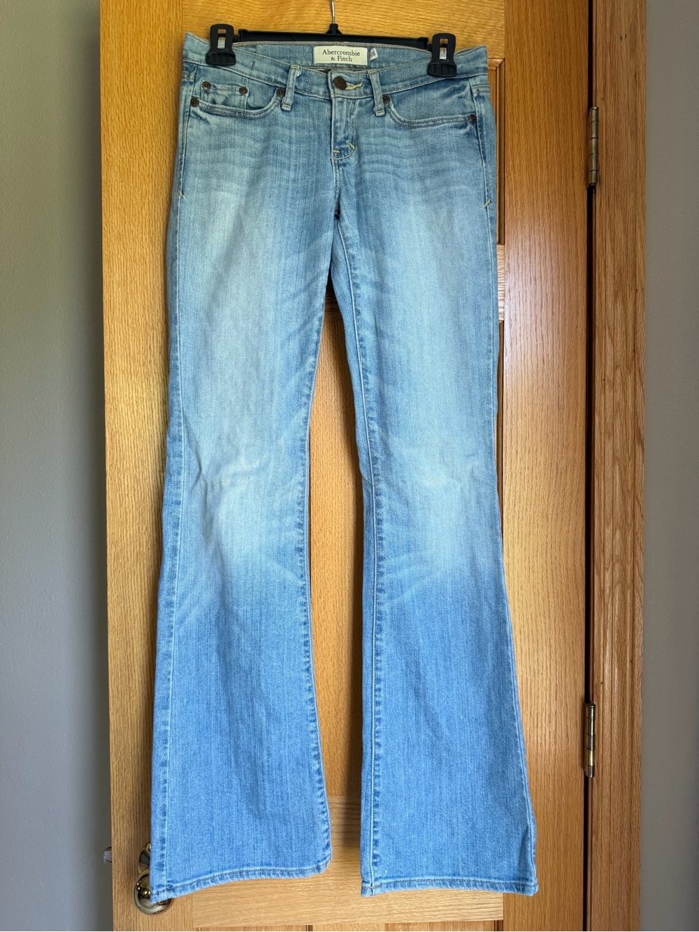 Abercrombie Fitch Vintage Flare Low Rise Jeans Light Wash Stretch Denim 00R 24